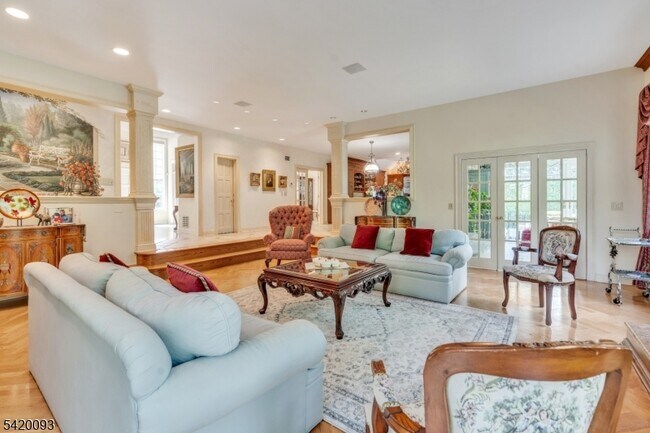 Building Photo - 787 Peach Tree Ln