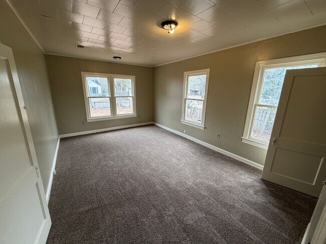 Building Photo - Gorgeous 2 Bedroom Home in Sunset Acres