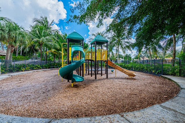 Building Photo - 10513 Versailles Blvd