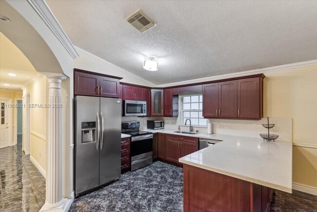 Building Photo - 17610 SW 4th Ct