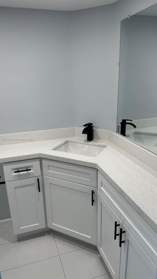 Building Photo - 1701 NE 191st St