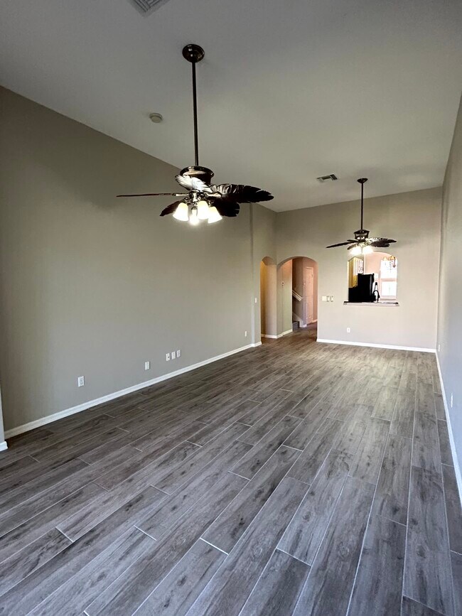 Building Photo - 7871 Lake Sawgrass Loop