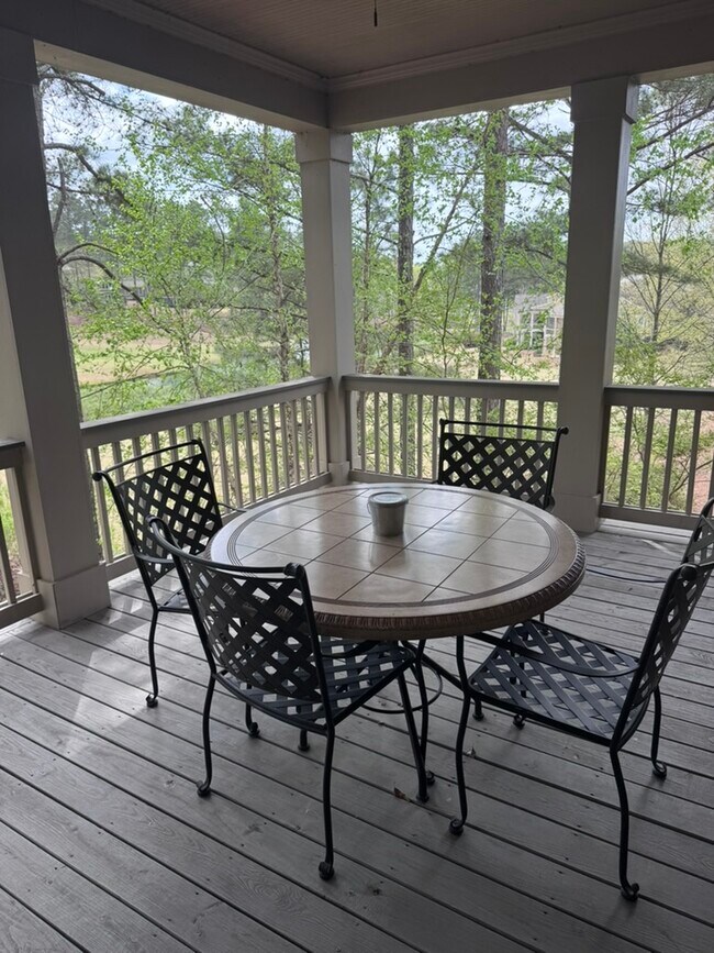 Building Photo - 1021 Porch View