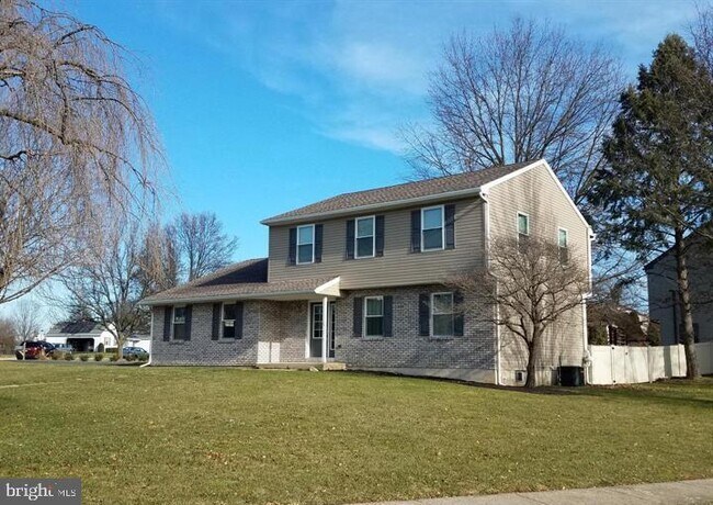 Building Photo - 914 Tuckerton Rd