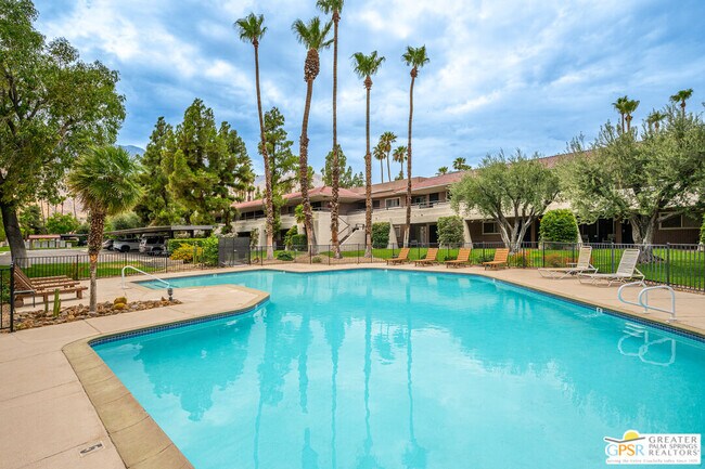Building Photo - 550 N Villa Ct