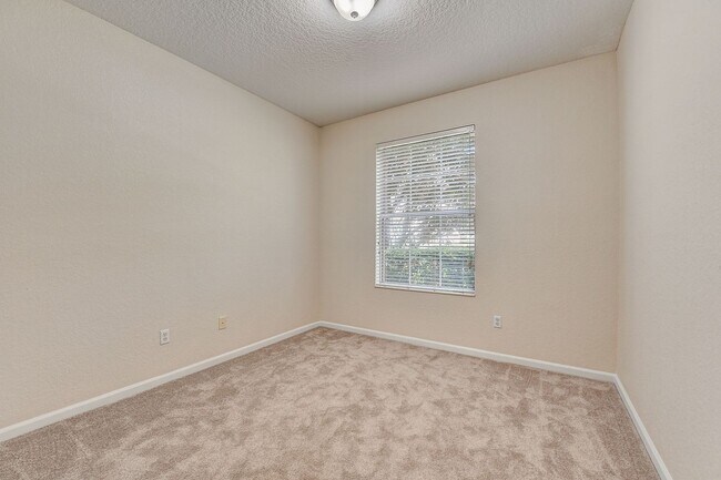 Building Photo - Beautifully Maintained 3-Bedroom, 2-Bathro...