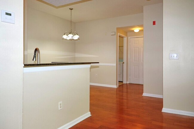 Building Photo - Capri at Hunters Creek