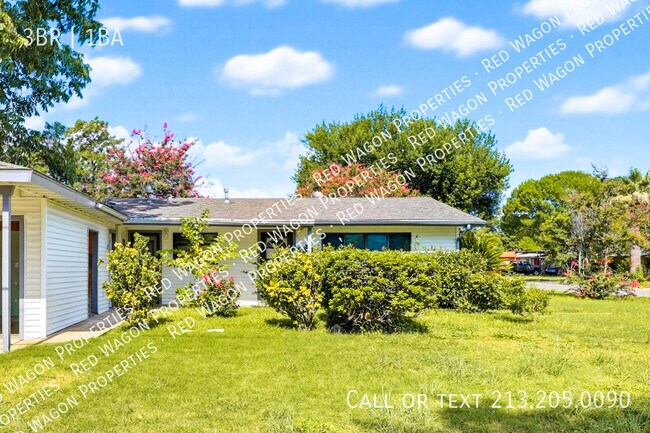 Building Photo - 271 Wayside Dr