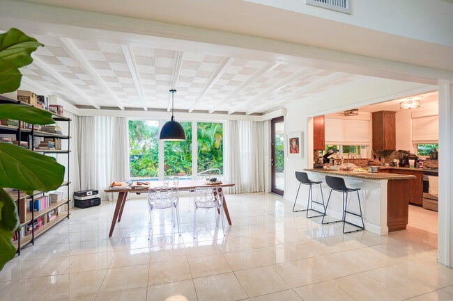 Building Photo - 216 32nd St