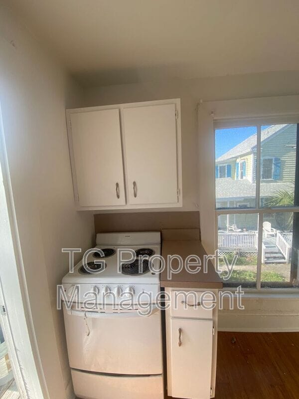 Building Photo - 32 Sanford St