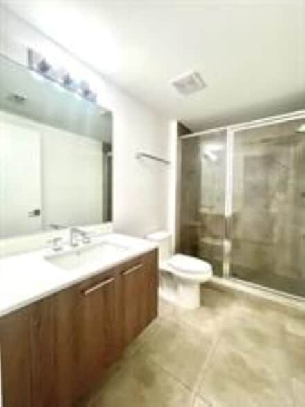 Building Photo - 3455 NE 5th Ave