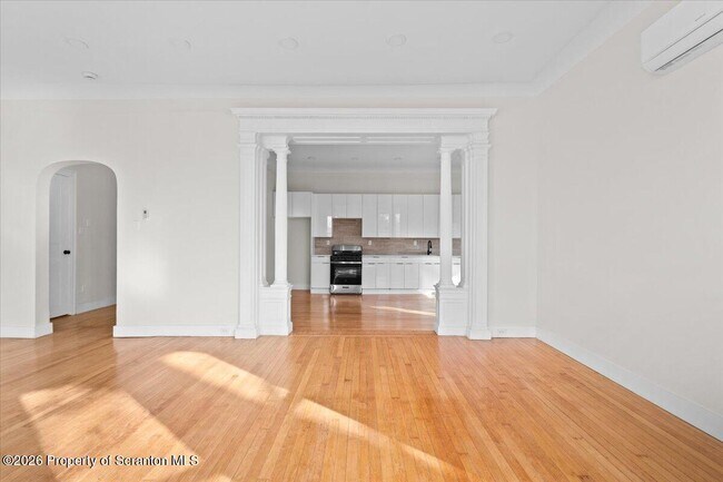 Building Photo - 840 Clay Ave