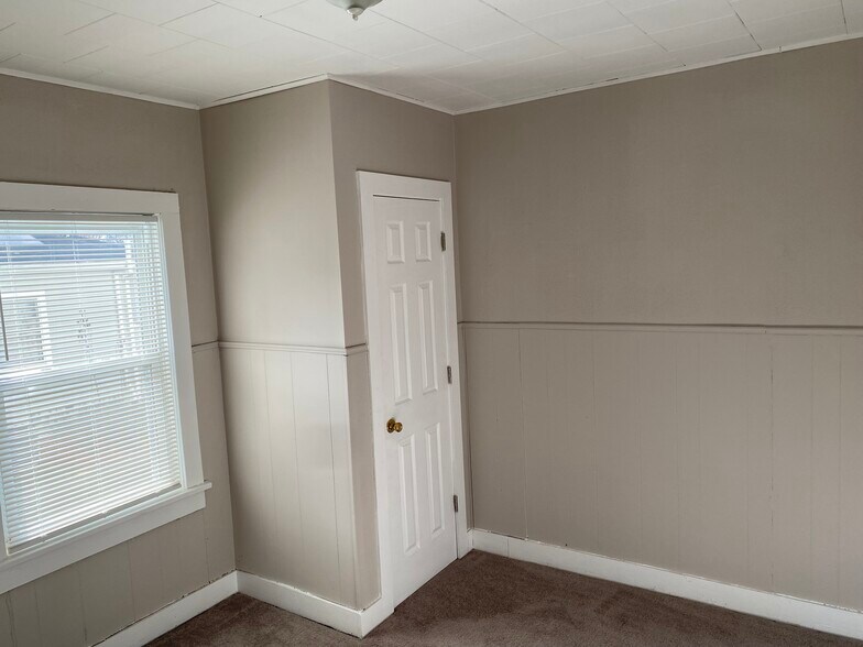 Building Photo - 123 Main St