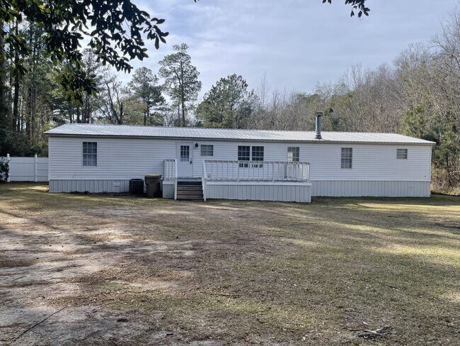 Building Photo - 824 Log Landing Rd