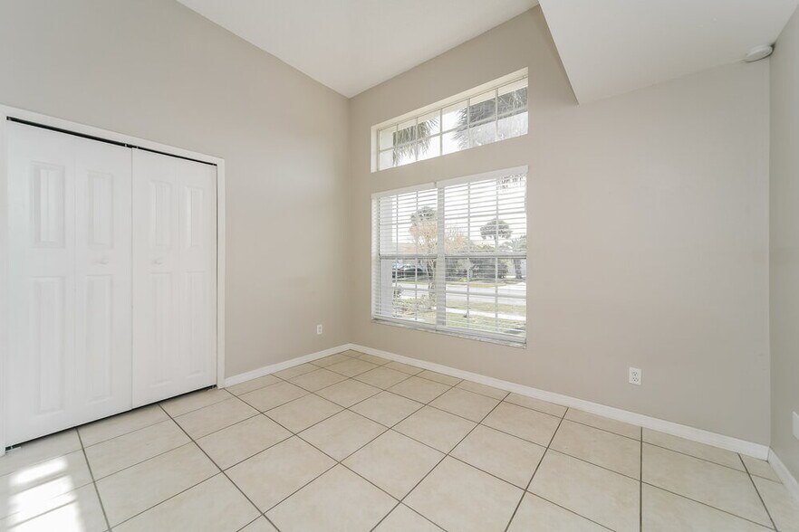 Building Photo - 3235 Brewster Dr