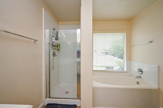 Building Photo - 20418 Linden Tree Dr