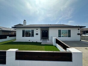 Building Photo - 731-731 Reef Dr