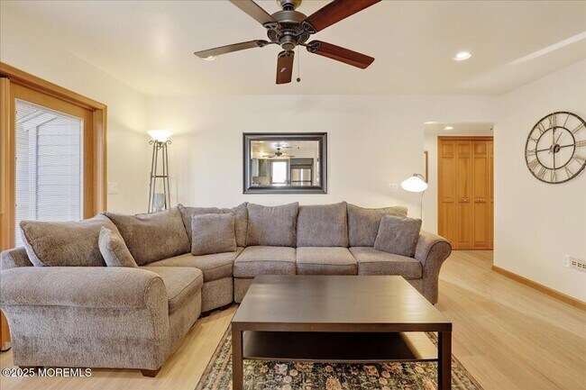 Building Photo - 8 Ortley Ave