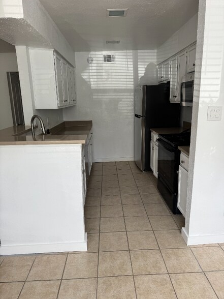 Building Photo - 5500 Lakeview Pkwy