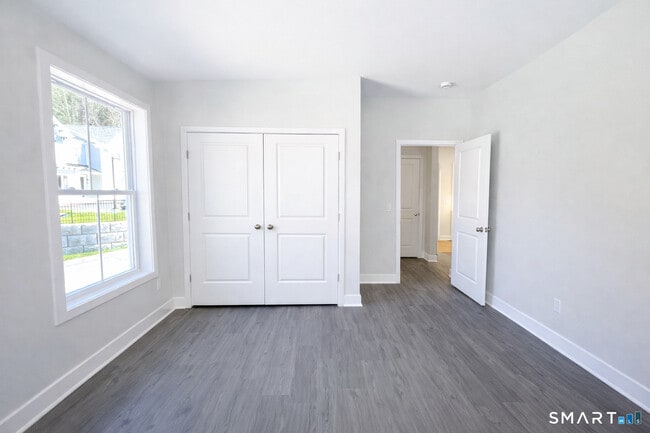 Building Photo - 24 Glen Rd