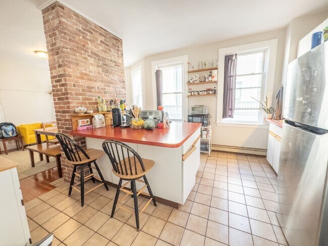 Building Photo - 589 Franklin St