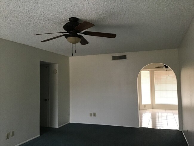 Building Photo - Comfortable 3-Bed, 2-Bath Home in Glendale!