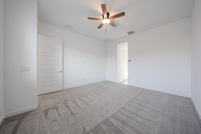 Building Photo - Beautiful 4 bedroom plus den home in Aloravita