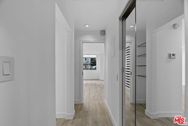 Building Photo - 10751 Wilshire Blvd