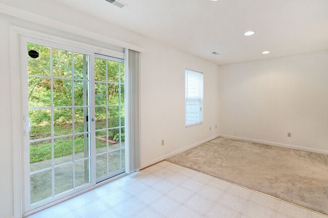 Building Photo - 119 Waterbury Ct