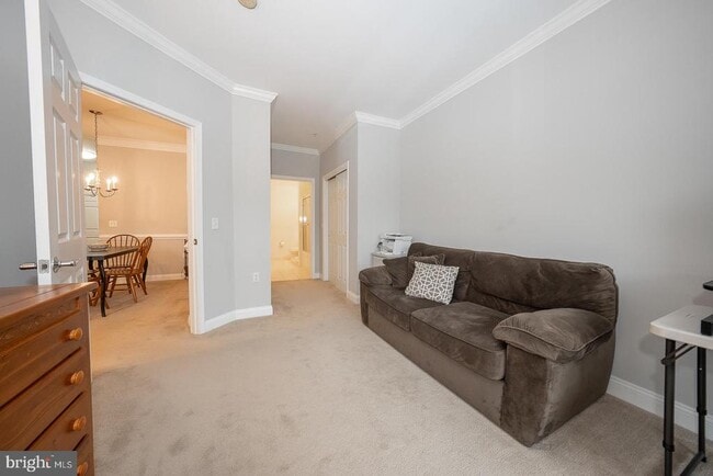 Building Photo - 300 W Elm St