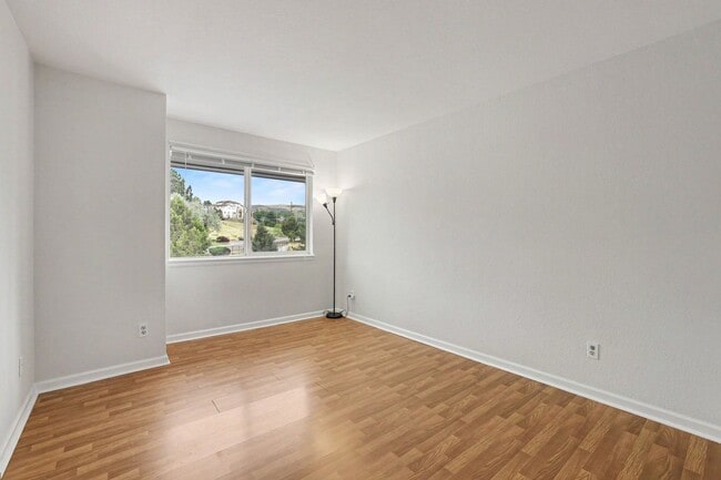 Building Photo - 13085 W Cedar Dr
