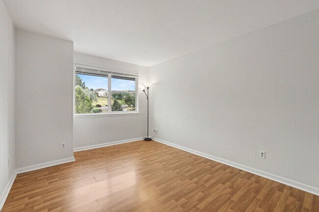 Building Photo - Spacious 2BR/2BA Condo with In-Unit Laundry & Central A/C