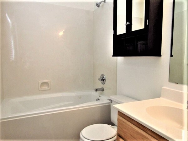 Building Photo - 1163 780 W