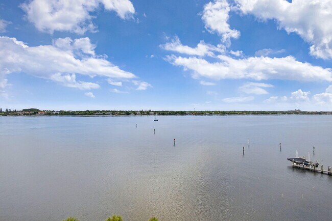 Building Photo - 2600 N Flagler Dr