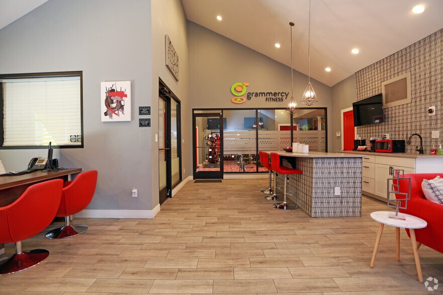 Interior Photo - Grammercy