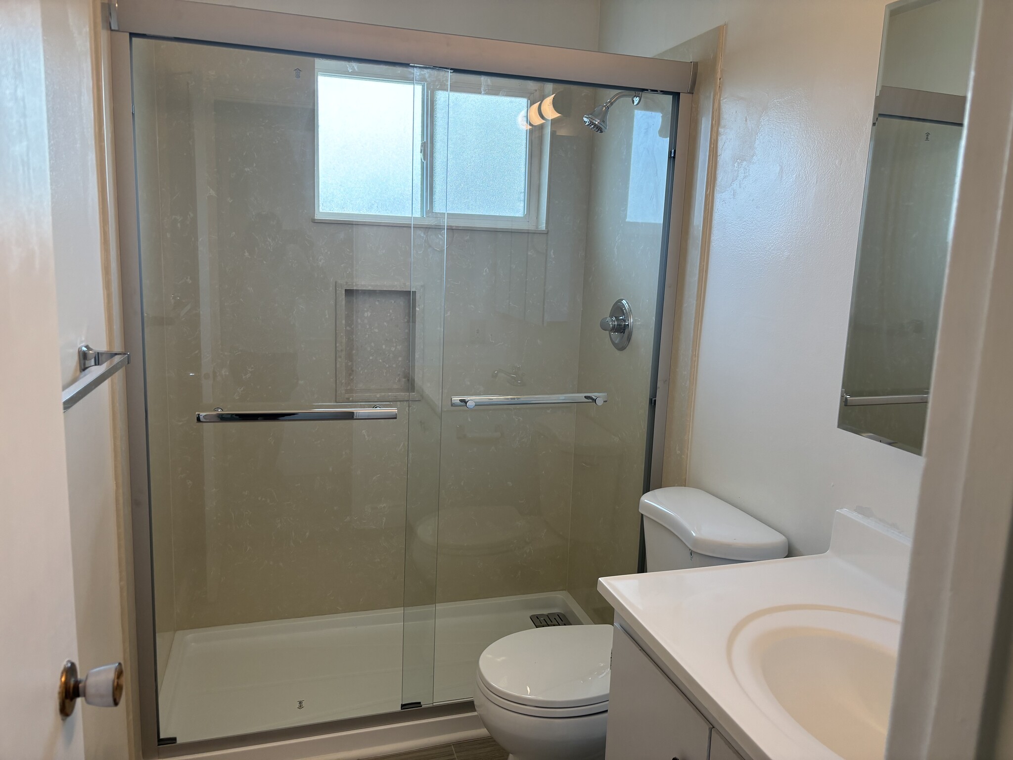 Building Photo - 643 Bolton Ct