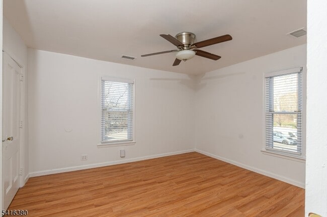 Building Photo - 114 E Main St