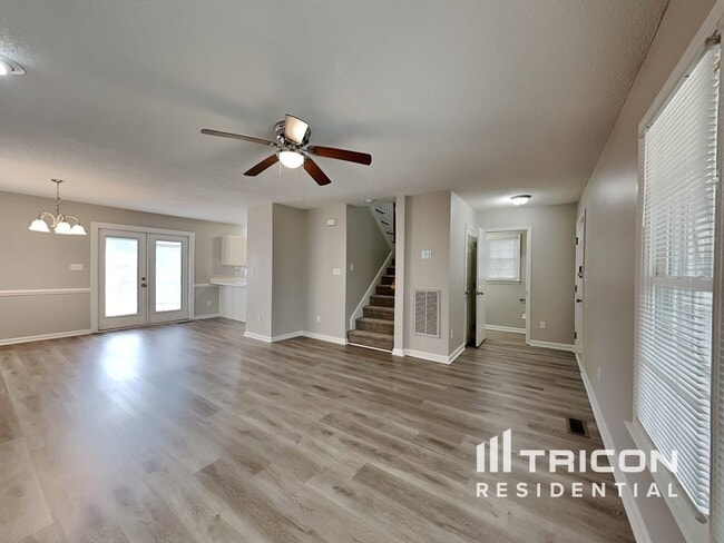 Building Photo - 561 Yellow Berry Run