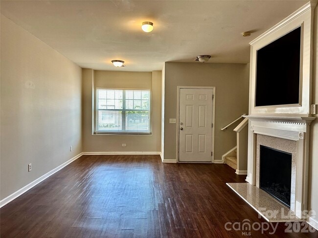 Building Photo - 12660 Persimmon Tree Dr