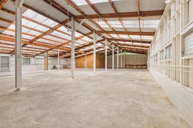 Building Photo - 3 Bedroom / 2.5 Bath Home with 20 Acres of...