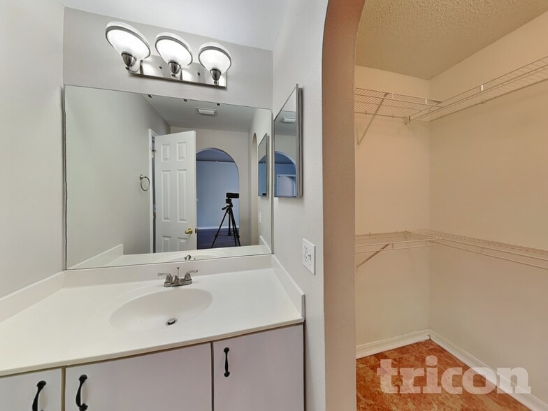 Building Photo - 30602 Birdhouse Dr