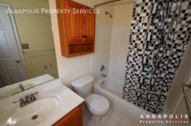 Building Photo - 828 Stonehurst Ct