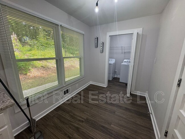 Building Photo - 3240 Pyrite Cir SW