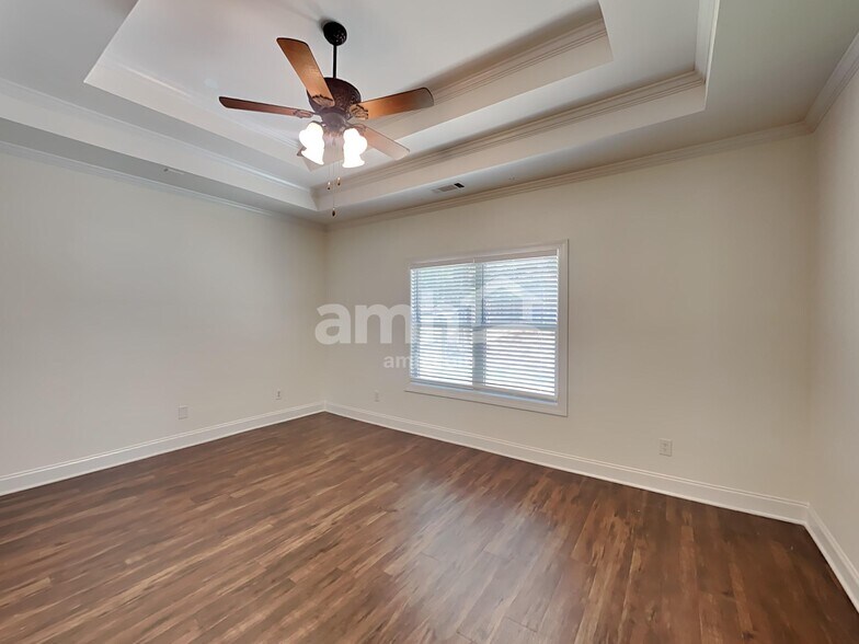 Building Photo - 263 Royal Cres Terrace