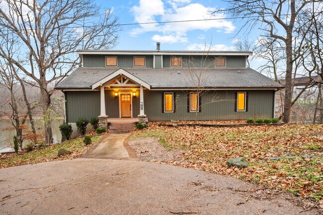 Building Photo - FREE RENT! Luxury Living on the River — Your Dream Home Awaits