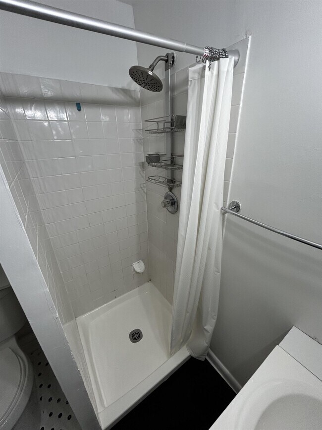 Building Photo - 63 Madison St