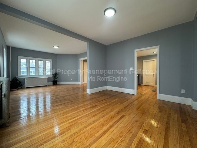 Building Photo - 56 Coolidge St