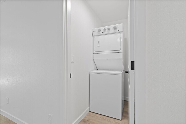 Building Photo - Modern Living Meets Natural Beauty – Welcome to the Newly Updated Kennedy Park Apartments