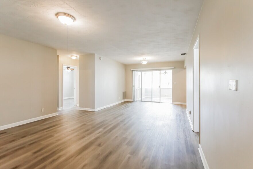 Building Photo - 6780 Pershing St