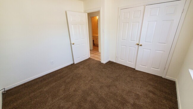 Building Photo - 3-2 in Southlawn!